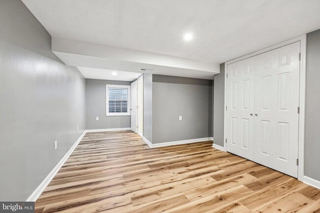 Building Photo - 7200 Vellex Ln