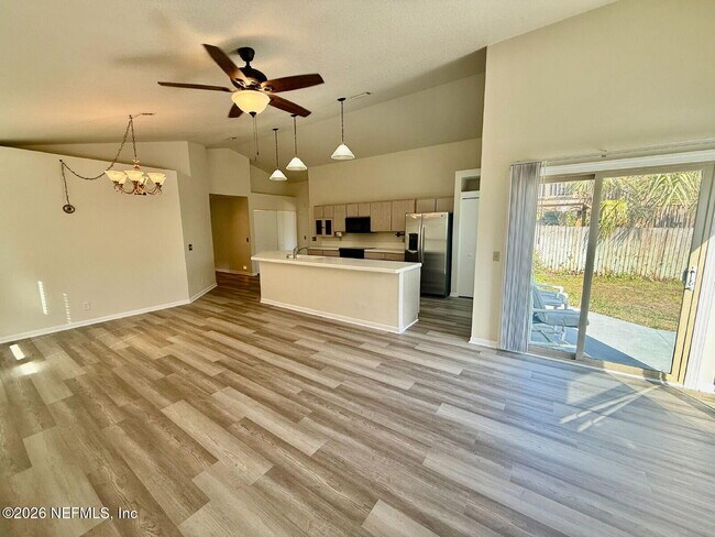 Building Photo - 289 Magnolia St