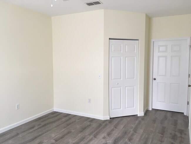 Building Photo - 12879 Madison Pointe Cir