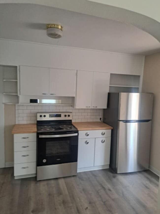 Building Photo - Dishman Hills 4 Bedroom 1 1/2 Bath Rancher