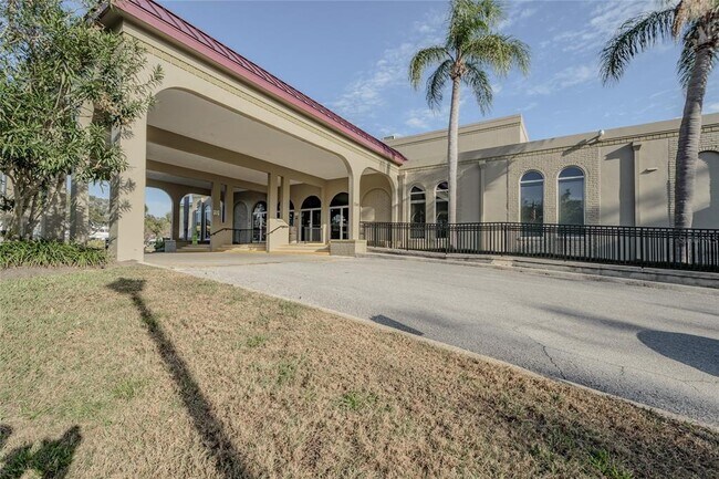 Building Photo - 2456 Ecuadorian Way