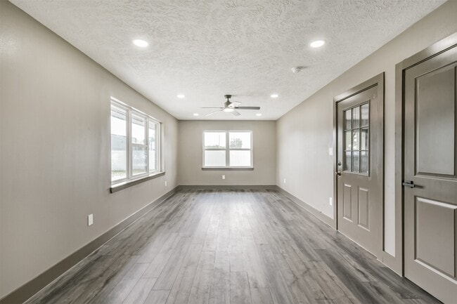 Building Photo - 9030 Almeda Genoa Rd