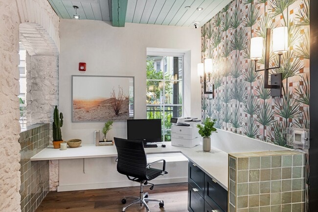 300_amenity_business nook - AMLI 300