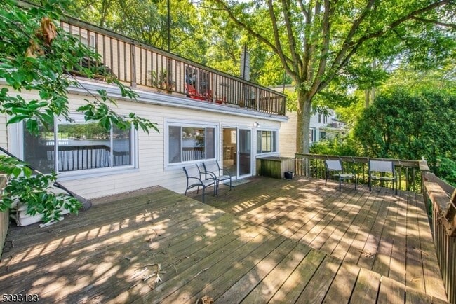 Building Photo - 21 E Shore Rd