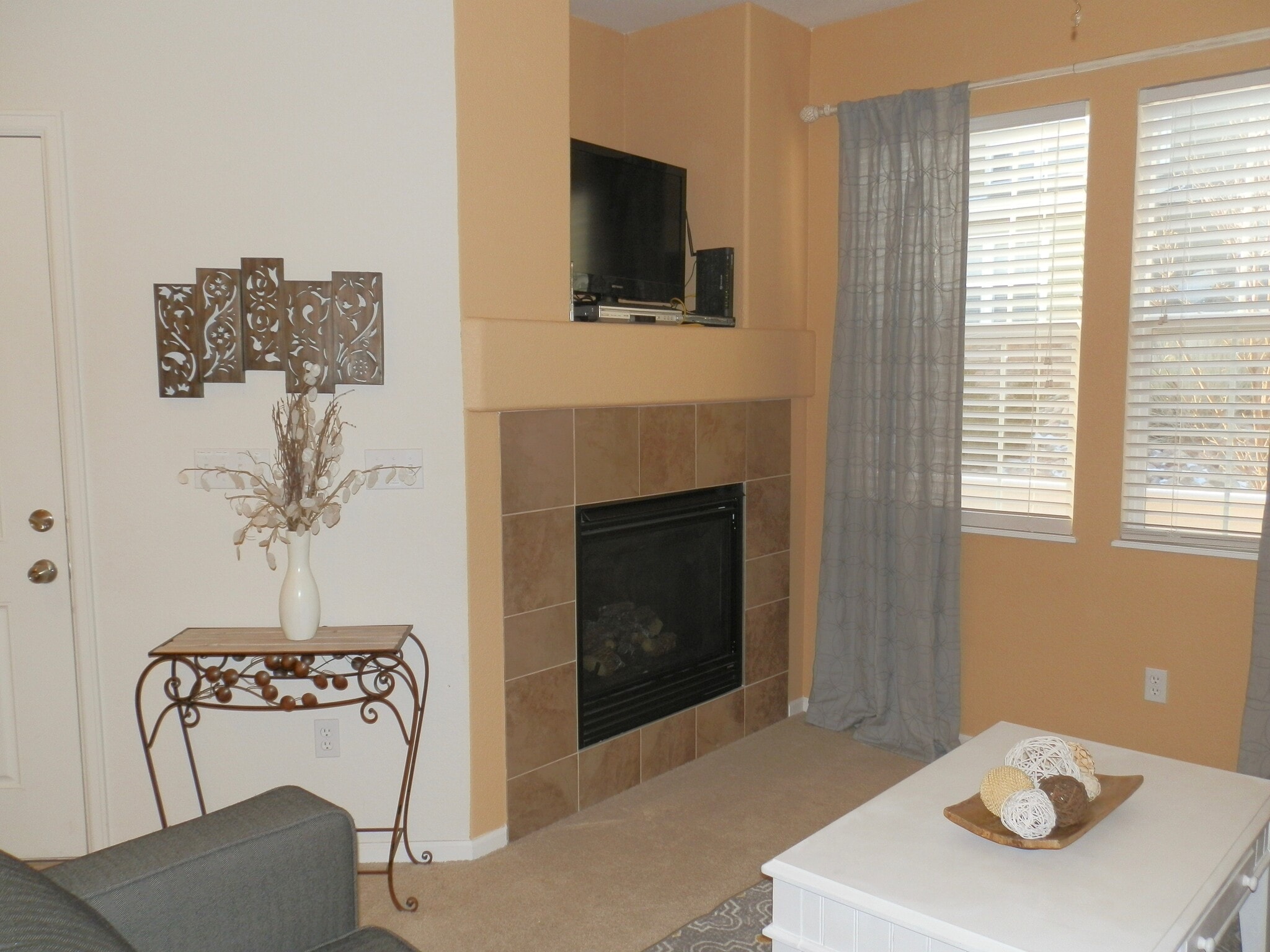 Living Room with gas fireplace - 5412 Seal Alley