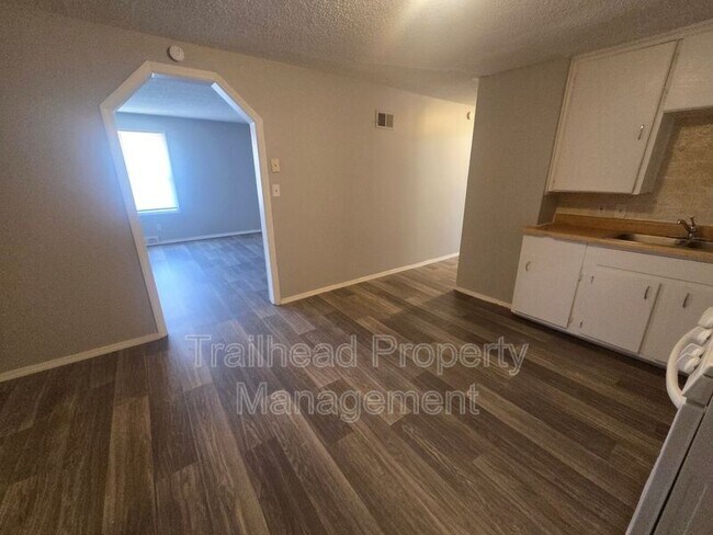 Building Photo - 5911 Cypress Pl