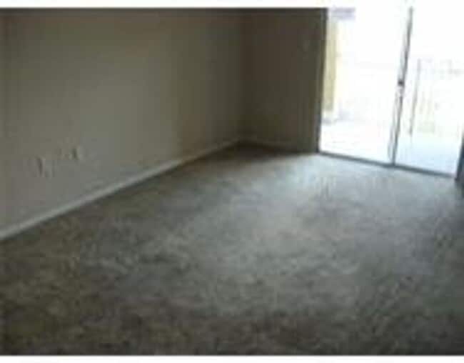 Building Photo - Nice/Clean 2/2 Condo in Great Location!