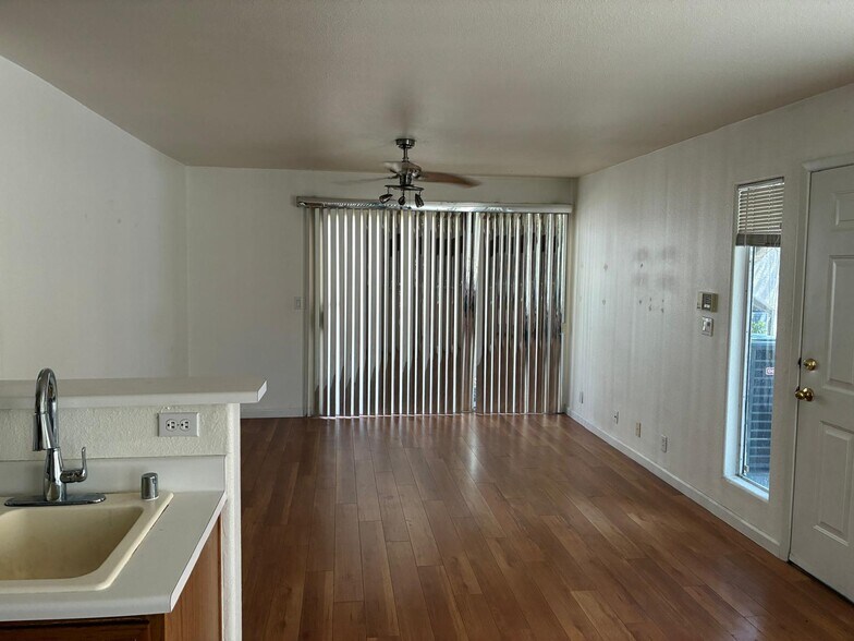 Building Photo - 5150 Mandalay Springs Dr