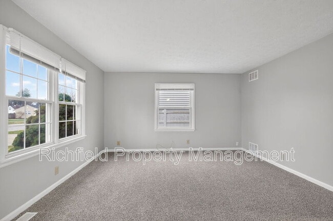 Building Photo - 1260 Lincoln Dr