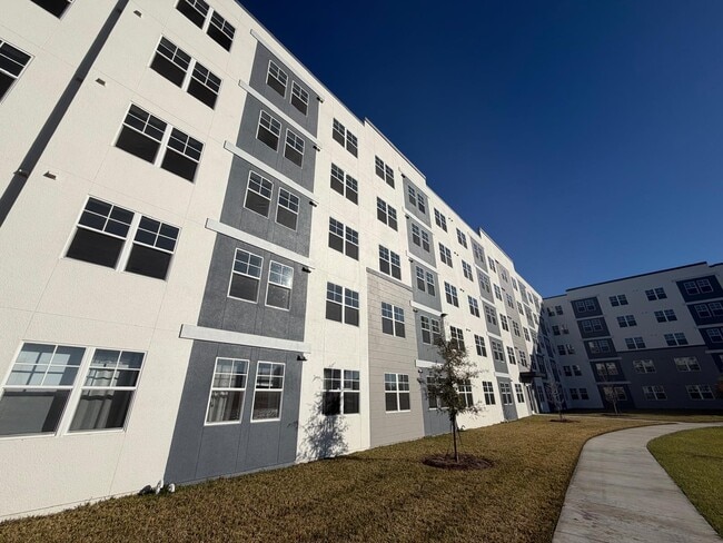 Building Photo - 5592 Pga Blvd