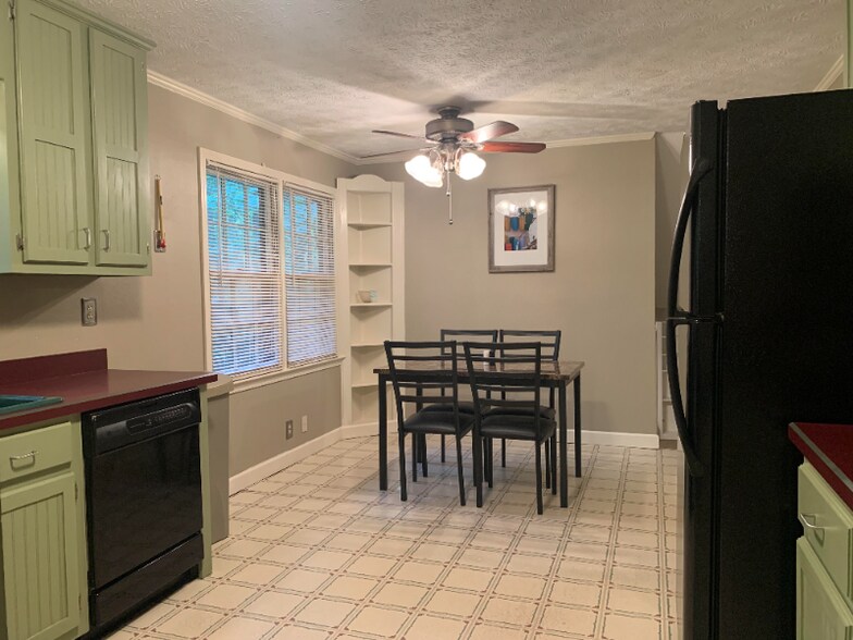 Building Photo - 4251 Mink Livsey Rd