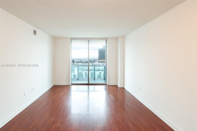 Building Photo - 333 NE 24th St