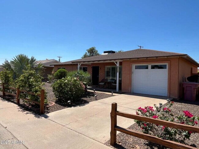 Building Photo - "Charming 2-Bed, 2-Bath Retreat in Heart of Scottsdale – Your Perfect Desert Oasis!"