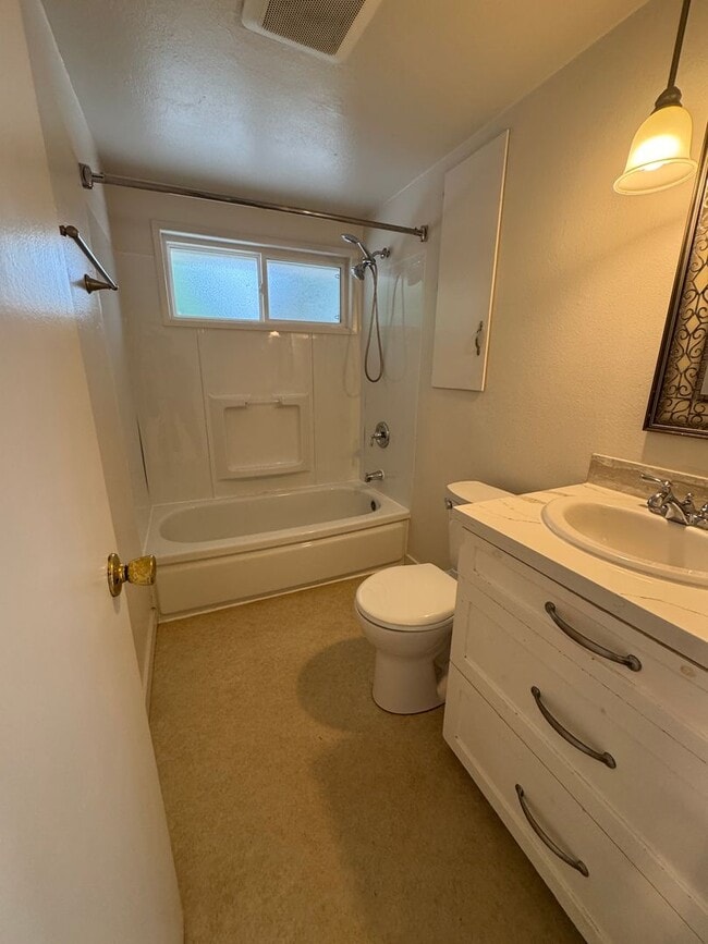 Building Photo - 3Bd/1Ba Mountlake Terrace House