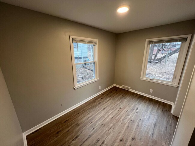Building Photo - Remodeled 2BR Home in Central Park!