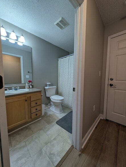 Building Photo - 811 Harts Cove Way