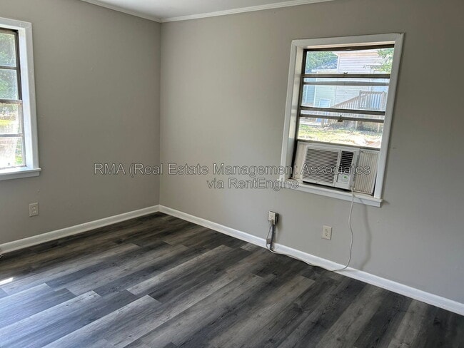 Building Photo - 206 Austin St