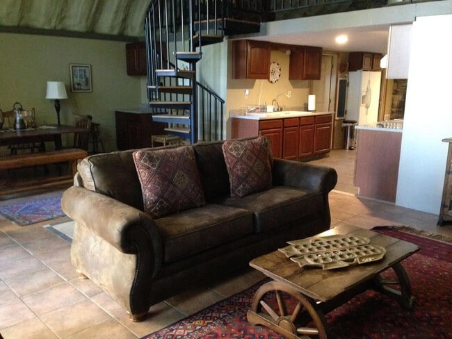 Building Photo - Furnished Home on Spoon Lake