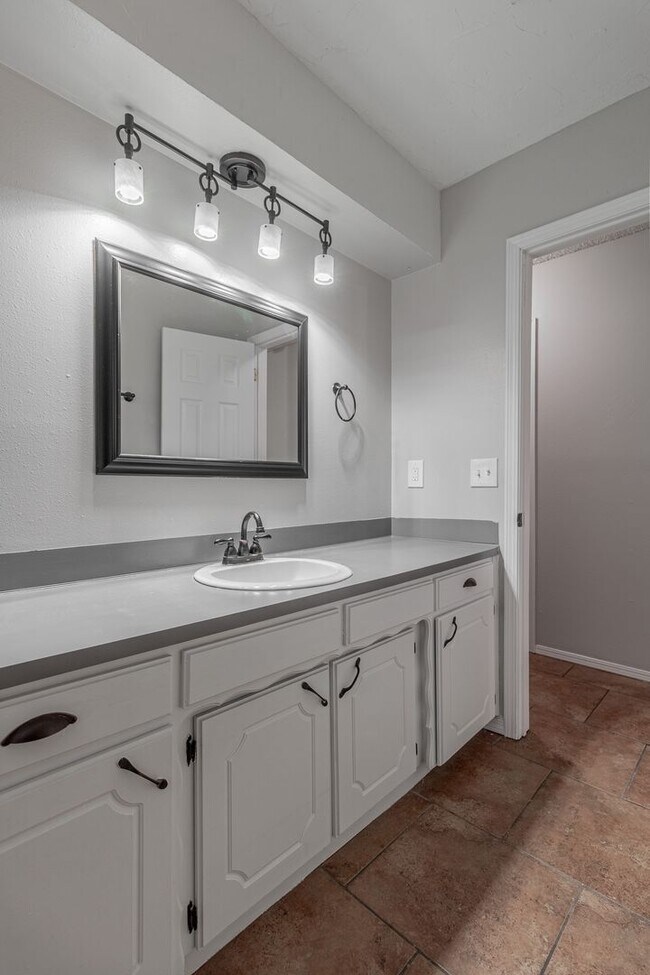 Building Photo - 3 Bed 2 Bath in Norman