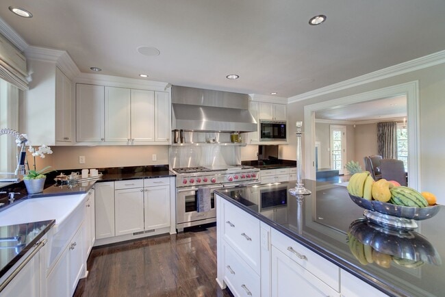 Building Photo - 5bd/4ba Medina Home