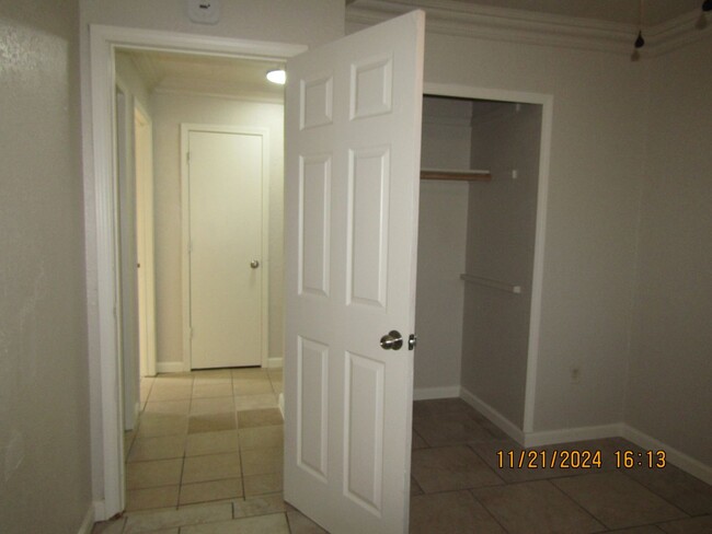 Building Photo - 5 Bedrooms. Newly renovated! $200 off firs...