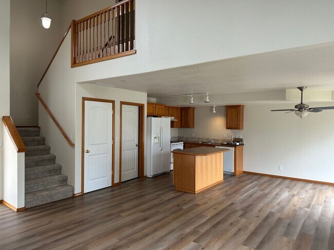 Building Photo - 6369 W Trestle St