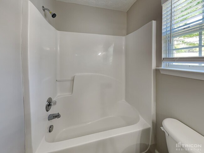 Building Photo - 30 Belmont Park Dr