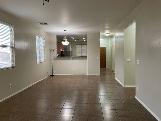 Building Photo - Attractive 3 bed, 2 bath home