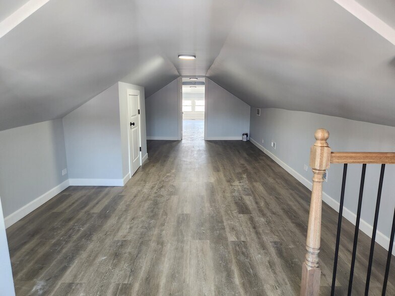 Building Photo - 5230 W Deming Pl