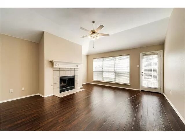 Building Photo - 9117 Newport Ln