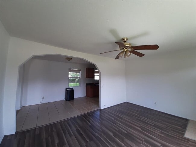 Building Photo - 10322 Rosehaven Dr