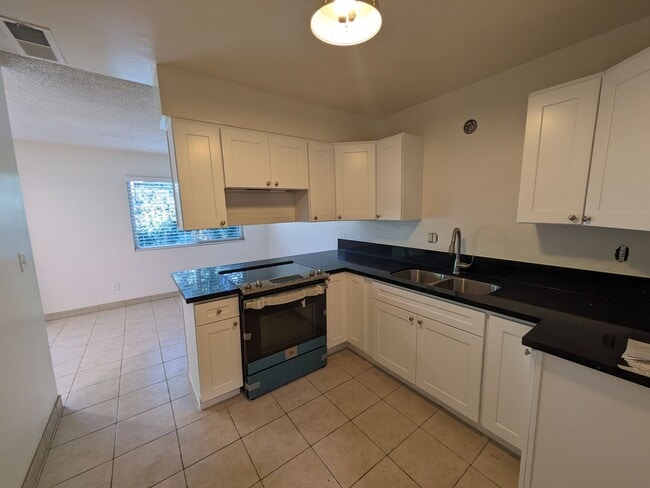 Building Photo - NEWLY REMODELED!!!!!One bedroom One Bath Unit