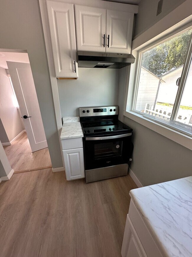 Building Photo - Cozy Santa Cruz Cottage