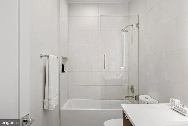 Building Photo - 1128 6th St NW