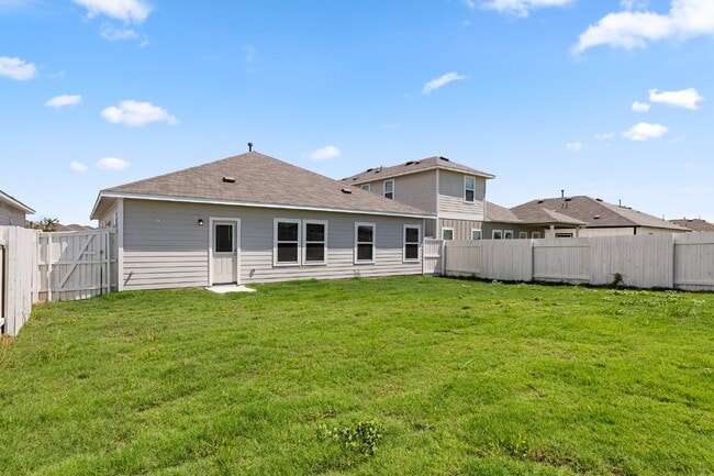 Building Photo - Modern Kyle Home Available for an April Move-In!