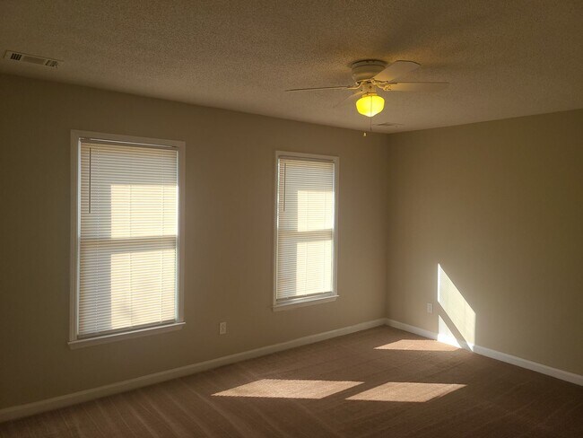 Building Photo - 8010 Woodlake Dr