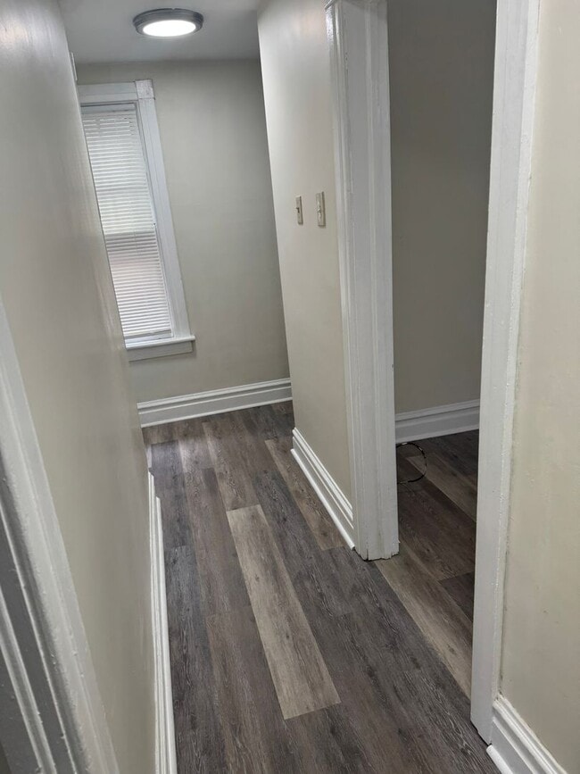 Building Photo - 3 bedroom, 1 bath, 2 story single family house