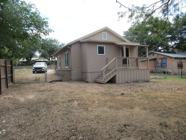 Building Photo - Charming Remodeled 2/1 Home