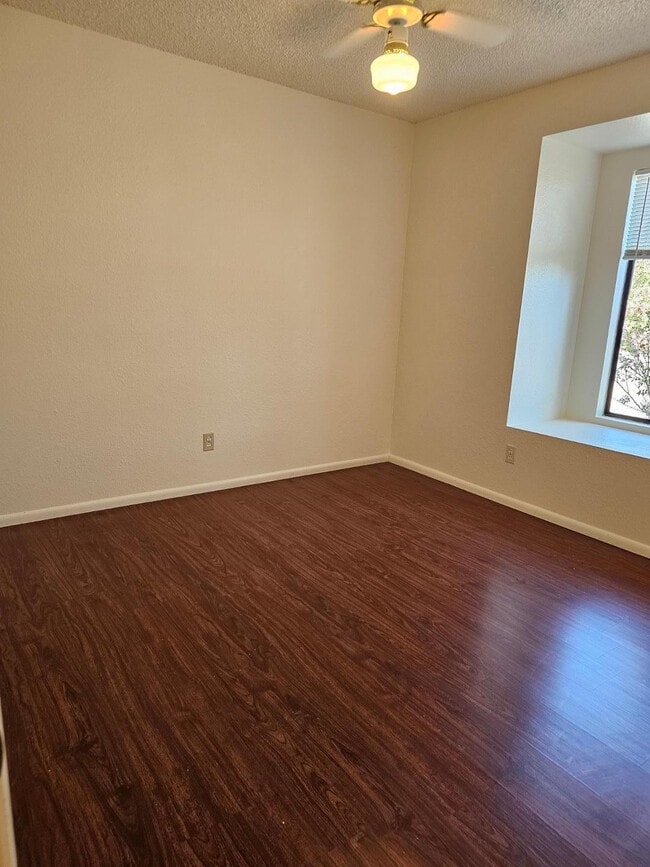 Building Photo - 4900 Loma Loop