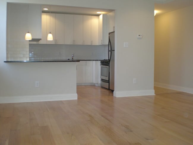 Building Photo - Kingsway Apartments