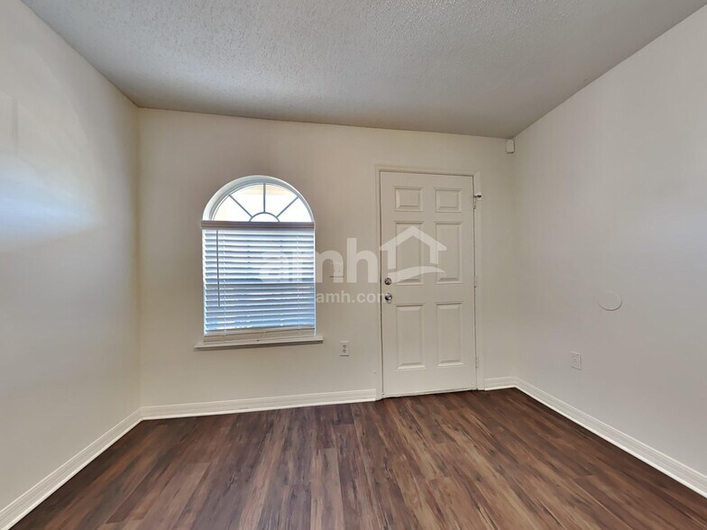 Building Photo - 6686 Gentle Oaks Dr E