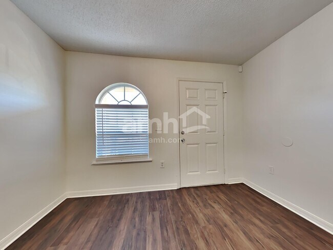 Building Photo - 6686 Gentle Oaks Dr E