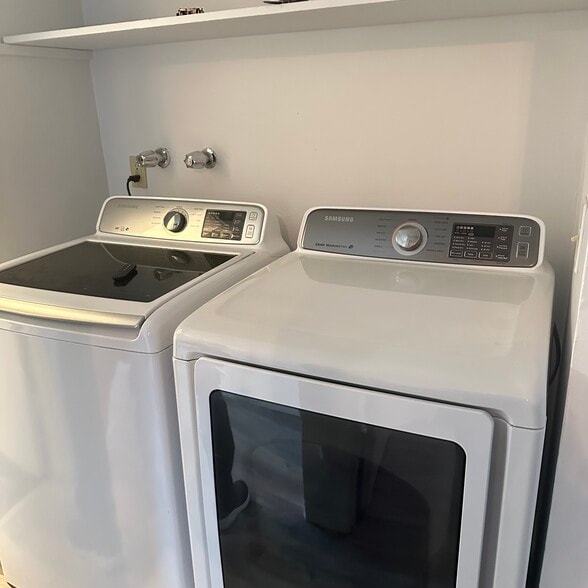 Washer/dryer In unit - 21326 Main St NE