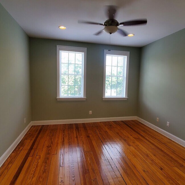 Building Photo - 143 S. Linwood Ave/4 Bed, 4.5 Bath TH in P...