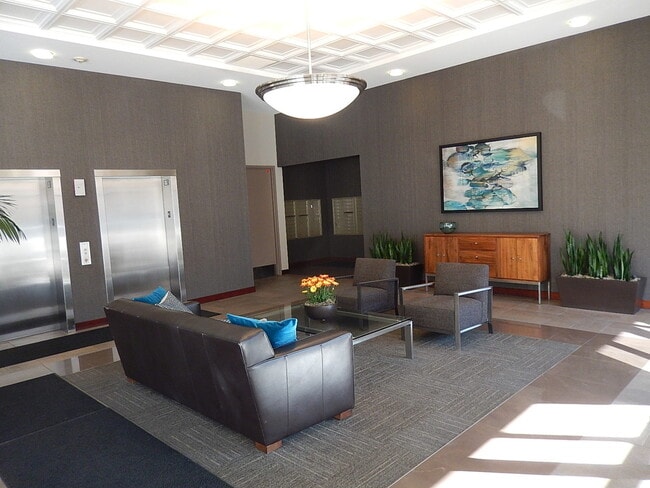 Building Photo - 850 Village Center Dr