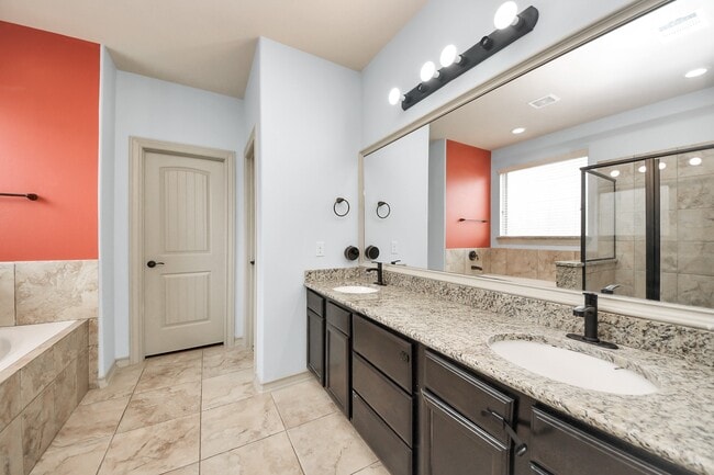 Building Photo - 2406 Aura Ct