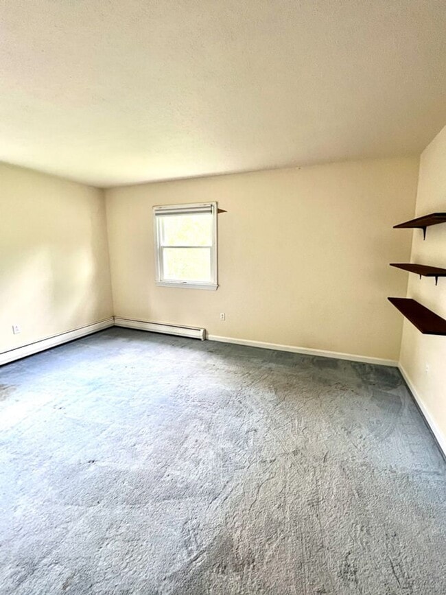 Building Photo - Spacious 5-Bedroom, 1.75 Bathroom Home in a Prime Location (58 East Terrace)
