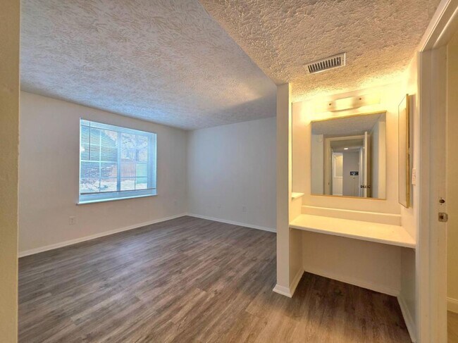 Building Photo - 8380 Brockham Dr