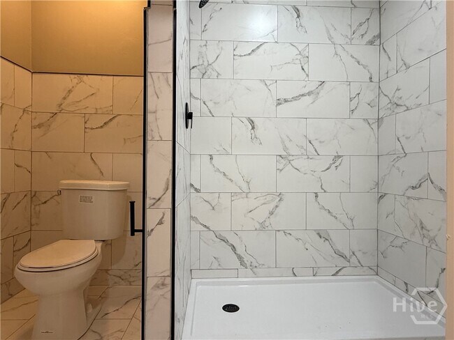 Building Photo - 728 W 39th St