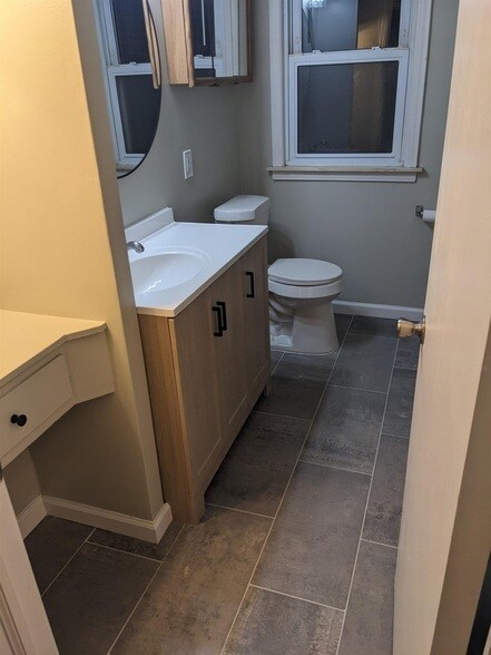 Building Photo - 1261 E Chesterfield St